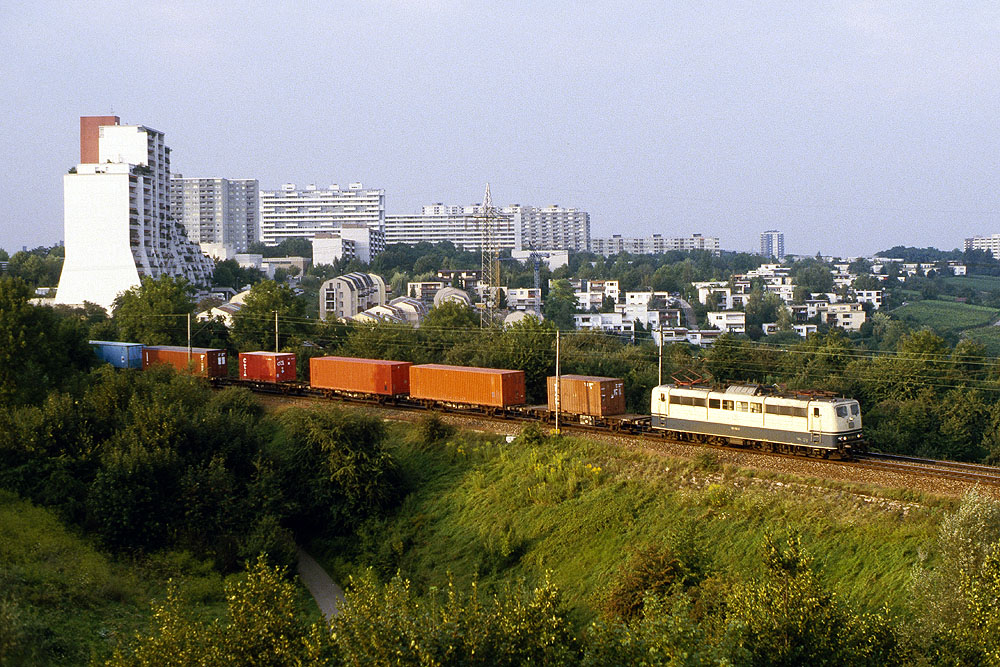 https://www.eisenbahnfotograf.de/datei/August 1986/1150136 DB 151130 Stuttgart Muenster 20.8.1986.jpg